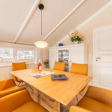 4 Personen Ebenerdiges, Barrierefreies In Erster Reihe Zum In *